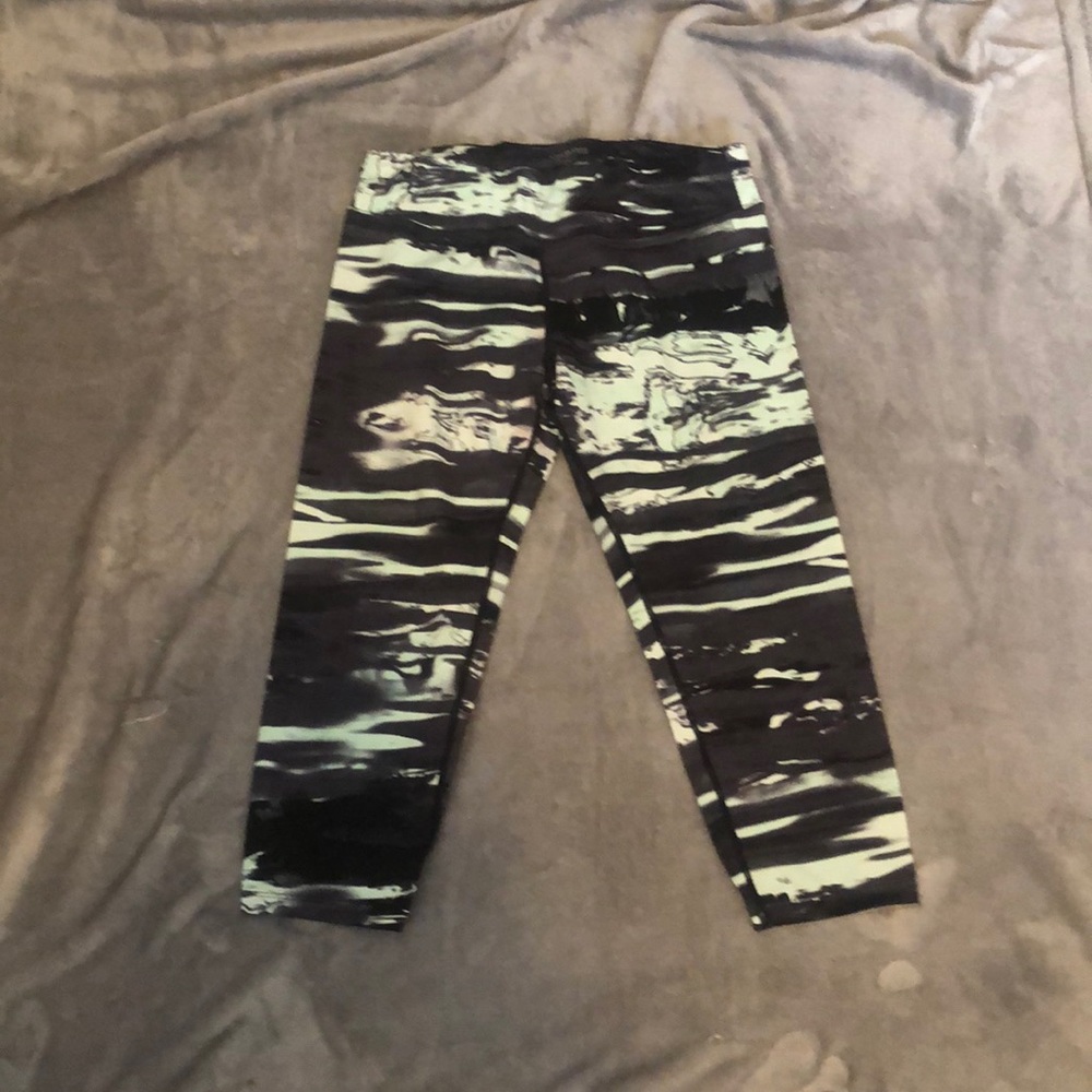 Cute Calvin Klein crop leggings